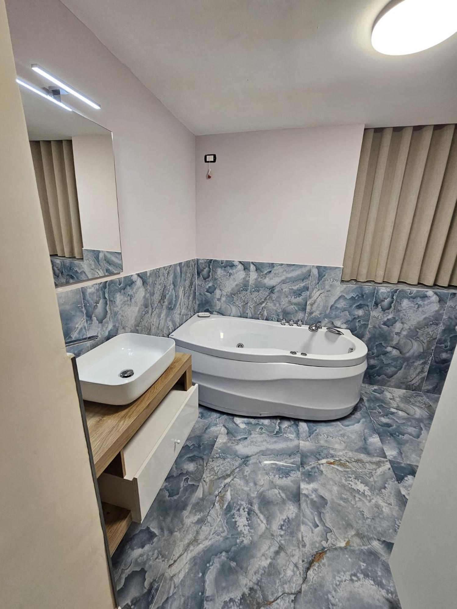Bed and Breakfast Napoli The Charme Экстерьер фото