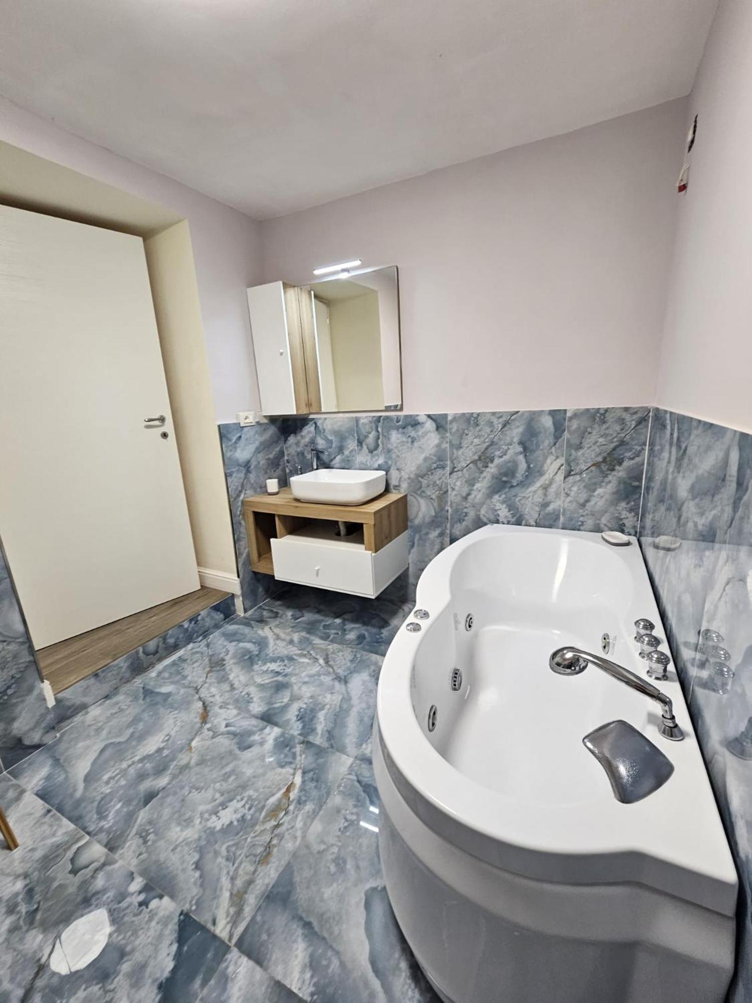 Bed and Breakfast Napoli The Charme Экстерьер фото