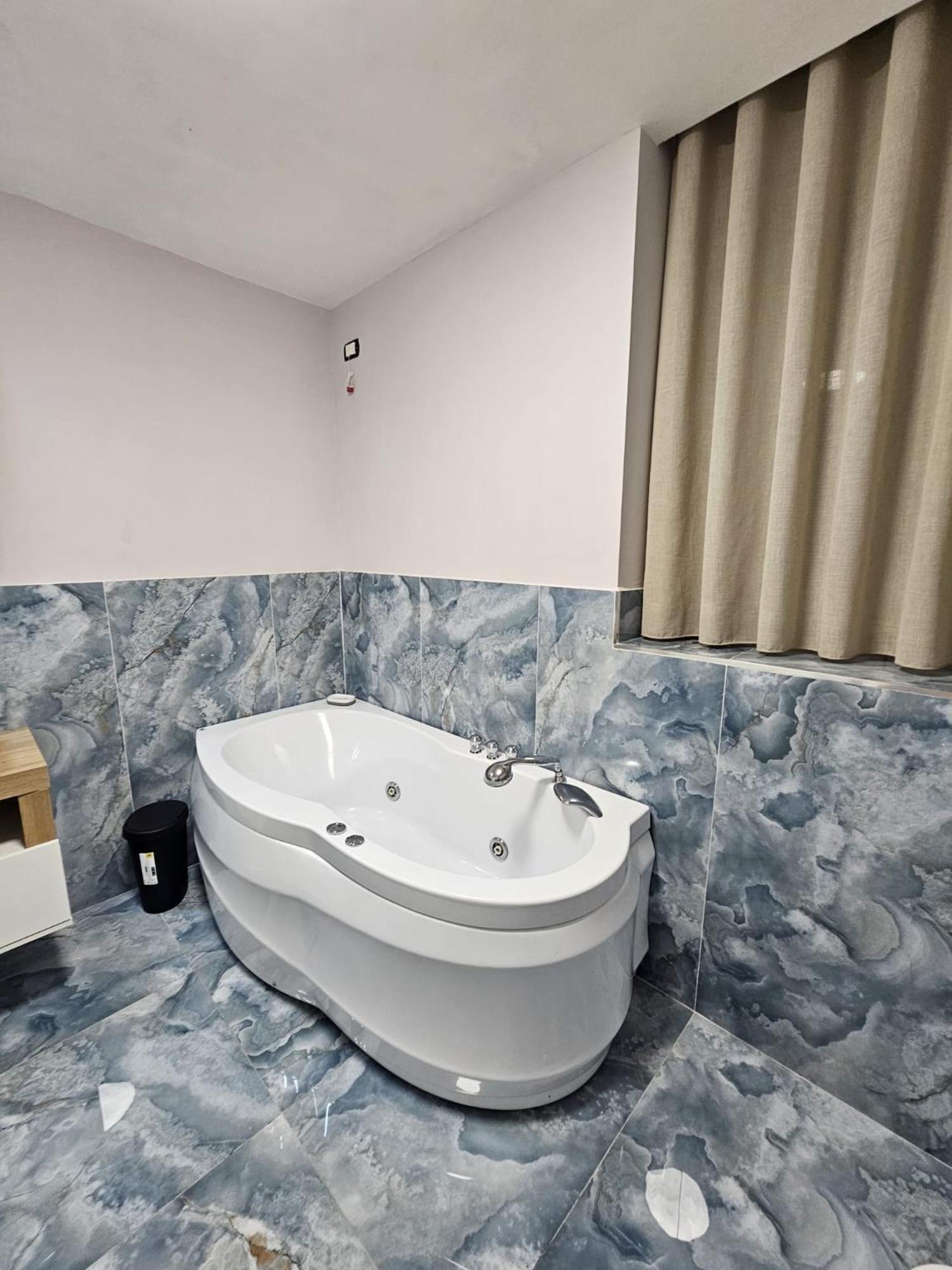 Bed and Breakfast Napoli The Charme Экстерьер фото
